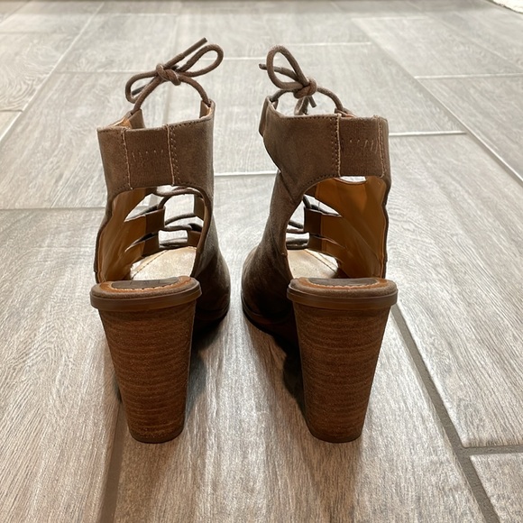 Melrose and Market Wedge Heels - Picture 3 of 9